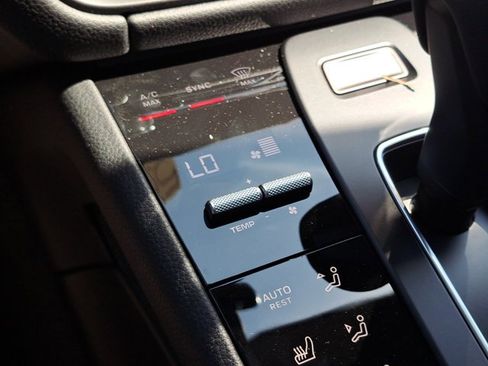 Used 2025 Porsche Macan image 35