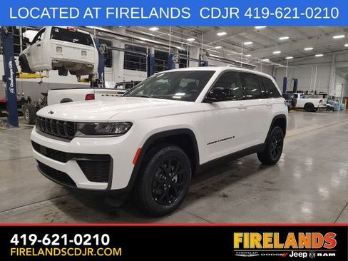 New 2026 Jeep Grand Cherokee Altitude AWD/4WD image 7