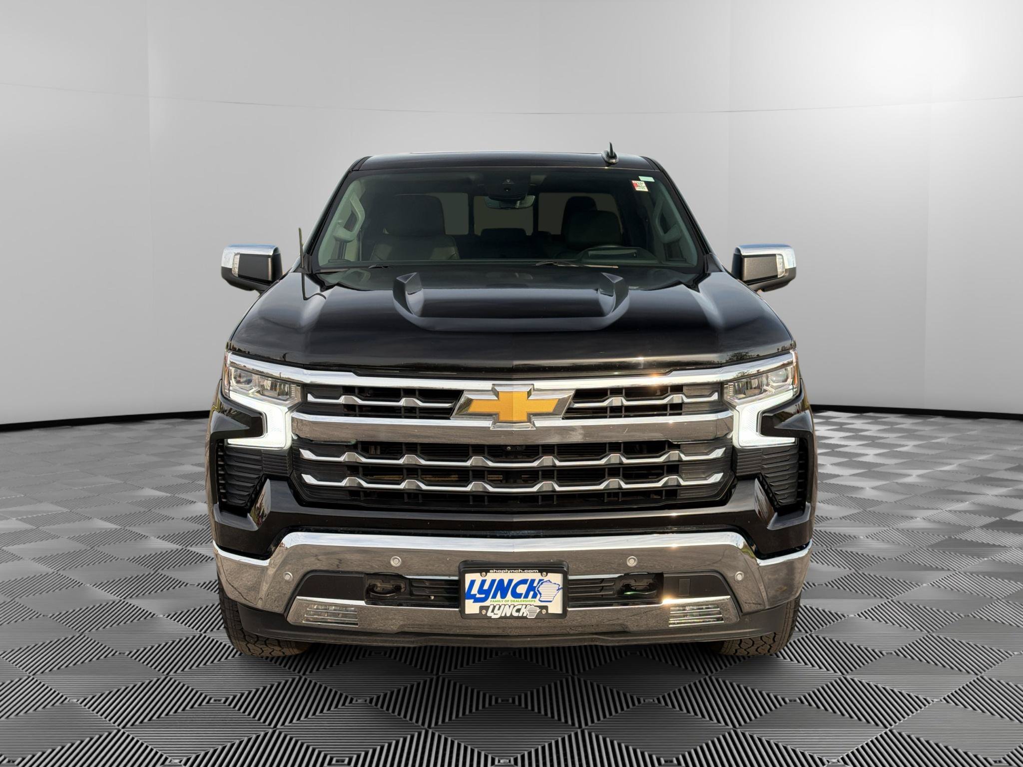 Used 2024 Chevrolet Silverado 1500 LTZ w/ LTZ Premium Package AWD/4WD image 7