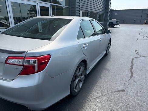Used 2012 Toyota Camry SE w/ Leather Pkg FWD image 3