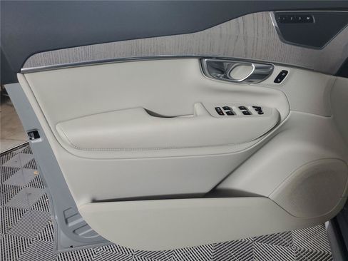 Certified 2025 Volvo XC90 B6 Plus w/ Protection Package Premier AWD/4WD image 19