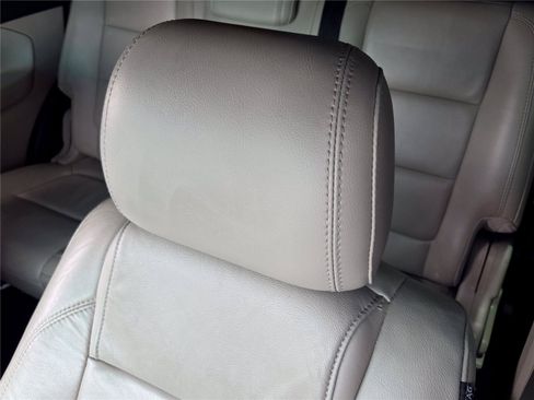 Used 2013 Ford Explorer XLT FWD image 21