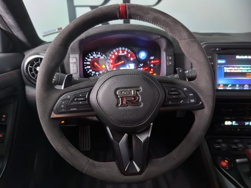 Used 2021 Nissan GT-R NISMO AWD/4WD image 19