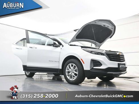 Used 2023 Chevrolet Equinox LT image 31