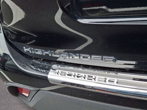 Used 2020 Toyota Highlander XLE AWD/4WD image 5
