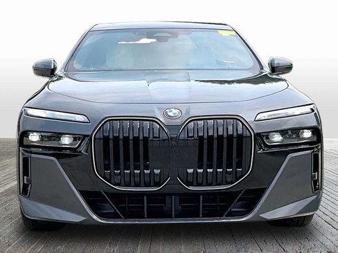 Used 2024 BMW 740i xDrive w/ Executive Package AWD/4WD image 2