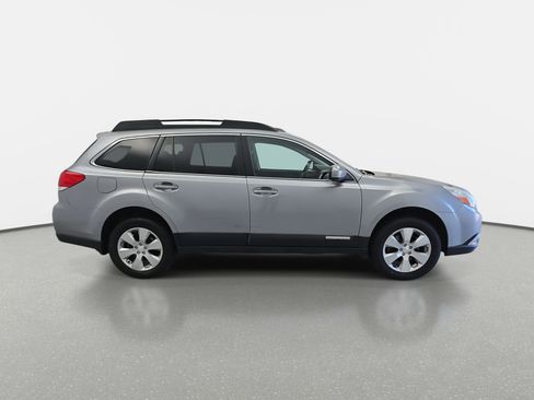 Used 2011 Subaru Outback 3.6R Limited image 4