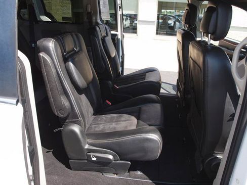 Used 2017 Dodge Grand Caravan SXT FWD image 7