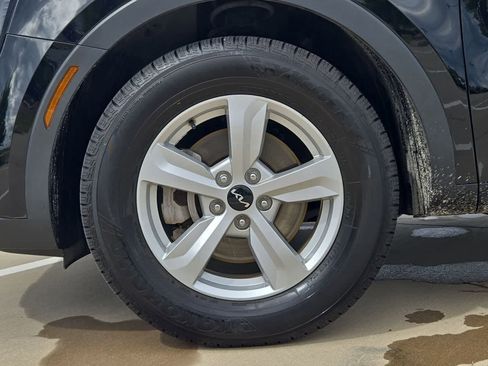 Certified 2024 Kia Sorento LX FWD image 12