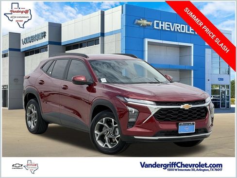 Certified 2025 Chevrolet Trax LT w/ Driver Confidence Package FWD image 1