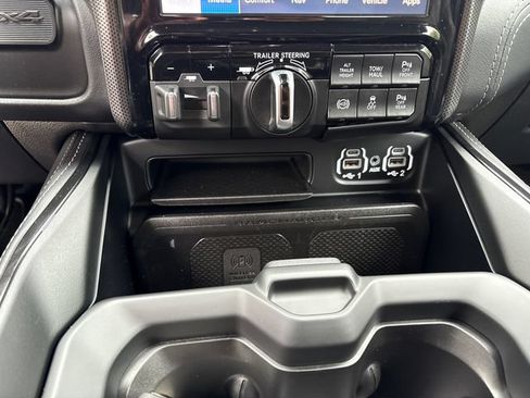 Used 2024 RAM 3500 Limited AWD/4WD image 32