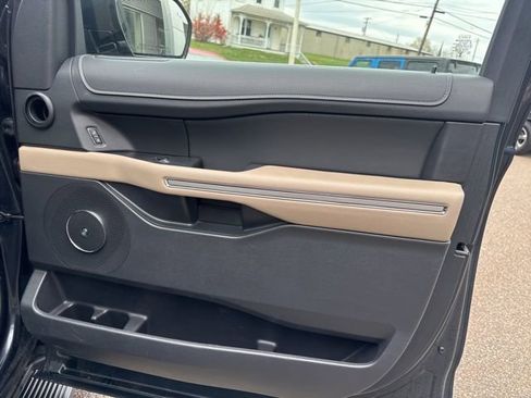 Used 2024 Ford Expedition Limited image 33