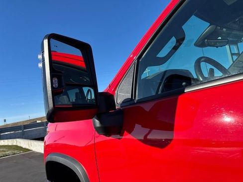 Used 2024 Chevrolet Silverado 2500 ZR2 w/ Technology Package image 29