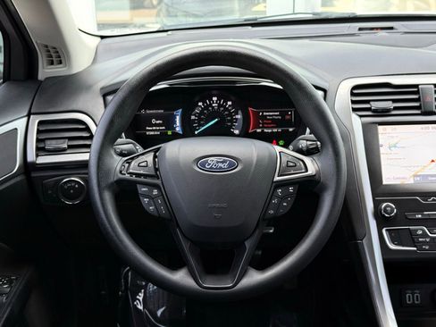 Used 2020 Ford Fusion SE FWD image 25