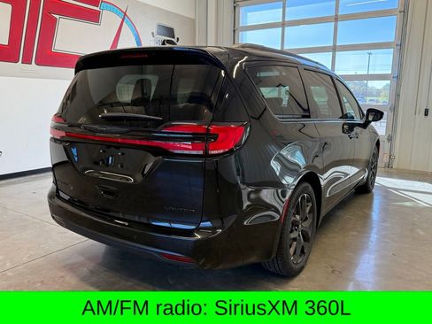 New 2026 Chrysler Pacifica Limited w/ S Appearance Package image 4