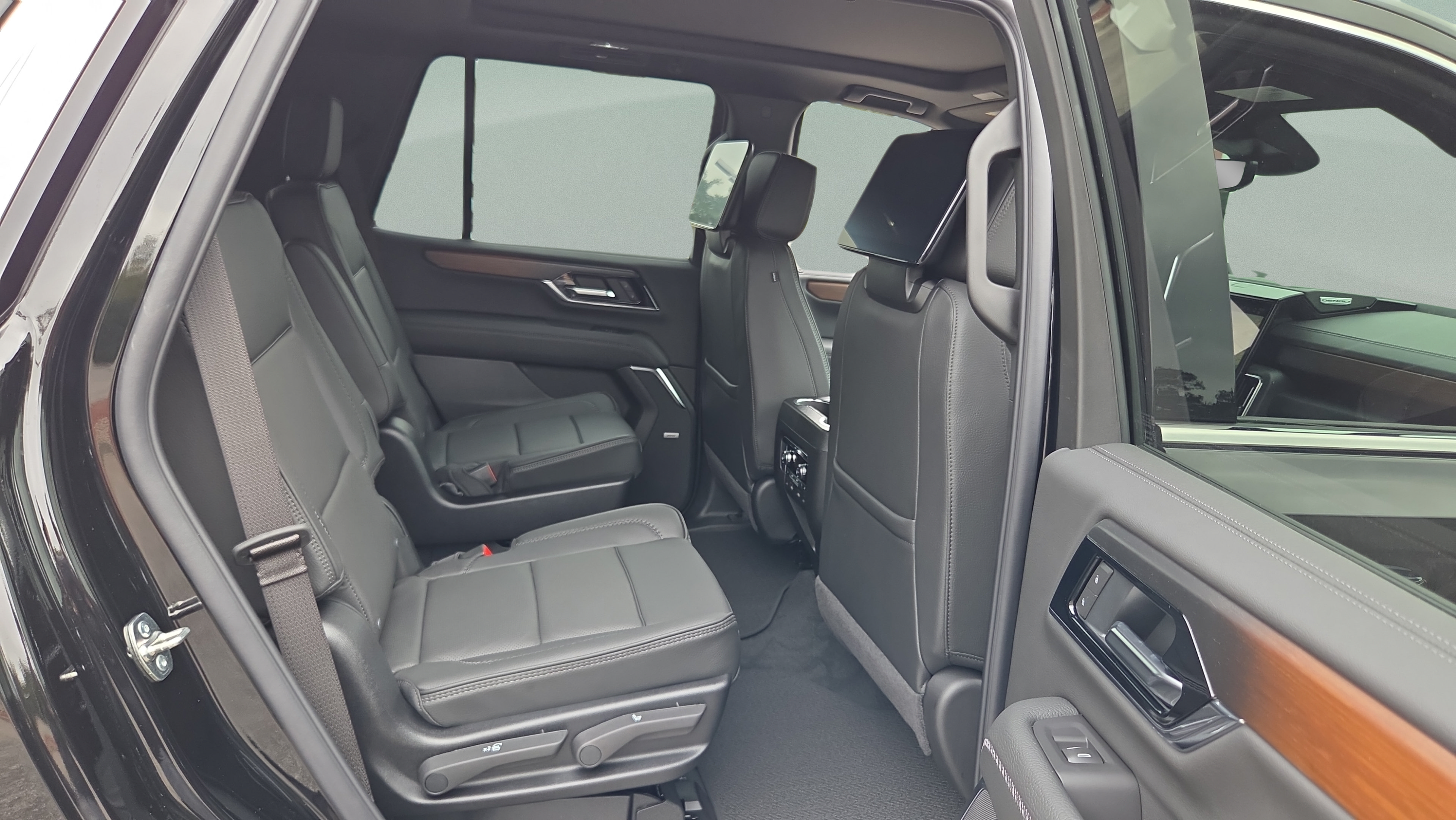 New 2026 GMC Yukon Denali w/ Denali Reserve Package AWD/4WD image 15