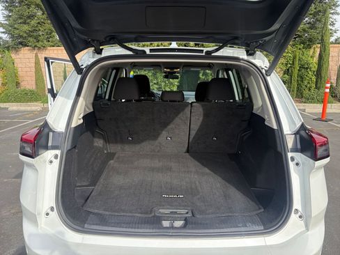 Used 2025 Nissan Rogue SV image 33