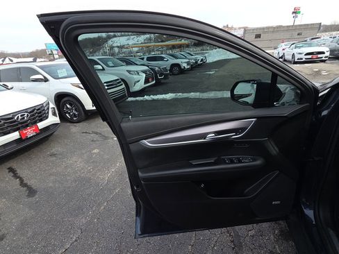 Used 2018 Cadillac XT5 Luxury w/ Driver Awareness Package image 12