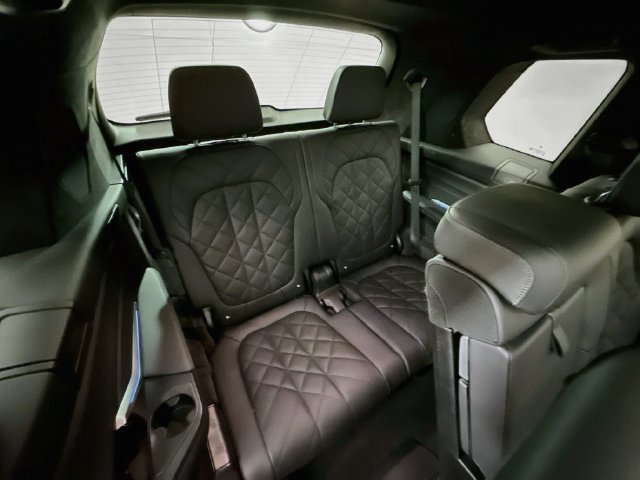 Used 2026 BMW X7 xDrive40i w/ M Sport Package AWD/4WD image 28