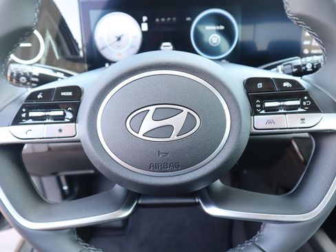 New 2025 Hyundai Elantra Limited image 11