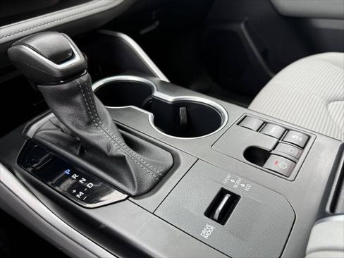 Certified 2023 Toyota Highlander LE FWD image 28