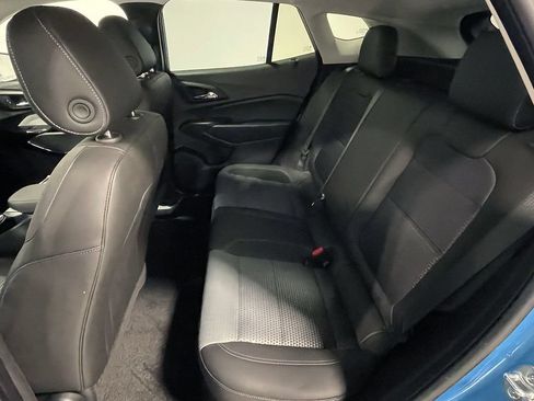 Used 2025 Chevrolet Trax LT FWD image 17