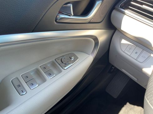 Used 2025 Genesis G70 2.5T image 20