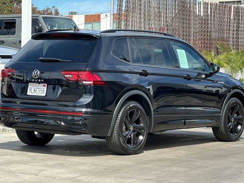 Certified 2024 Volkswagen Tiguan SE R-Line image 4