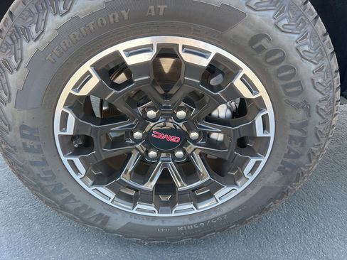 Certified 2026 GMC Canyon AT4 w/ Technology Plus Package AWD/4WD image 7