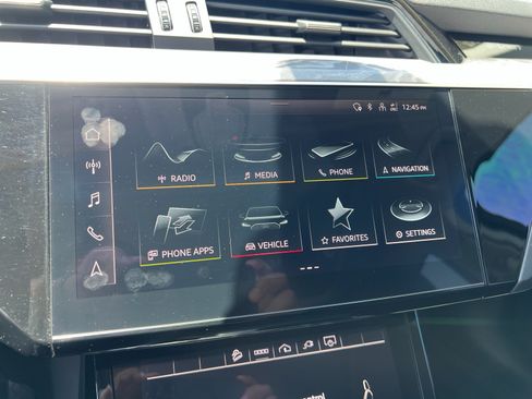 Used 2021 Audi e-tron Premium w/ Convenience Plus Package AWD/4WD image 30
