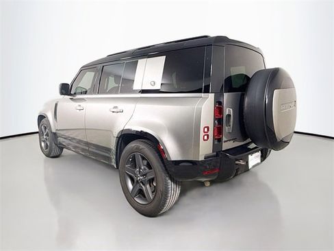 Certified 2023 Land Rover Defender 110 X-Dynamic SE image 7