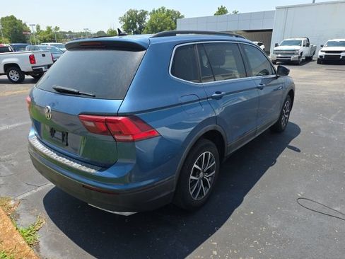 Used 2019 Volkswagen Tiguan SE w/ Panoramic Sunroof Package FWD image 4