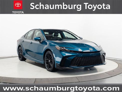 Used 2025 Toyota Camry SE FWD image 1