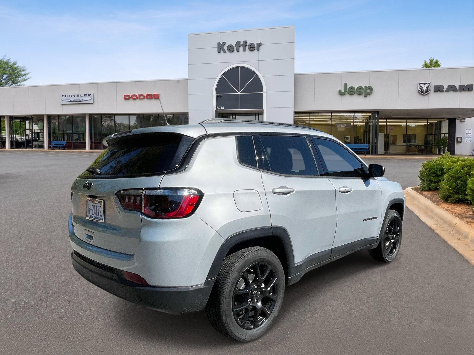 Used 2026 Jeep Compass Latitude AWD/4WD image 6