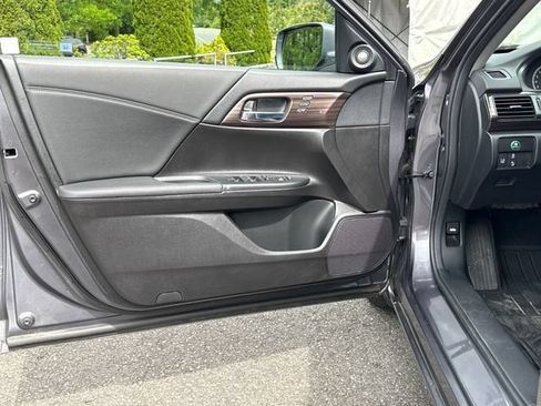 Used 2017 Honda Accord EX-L image 16