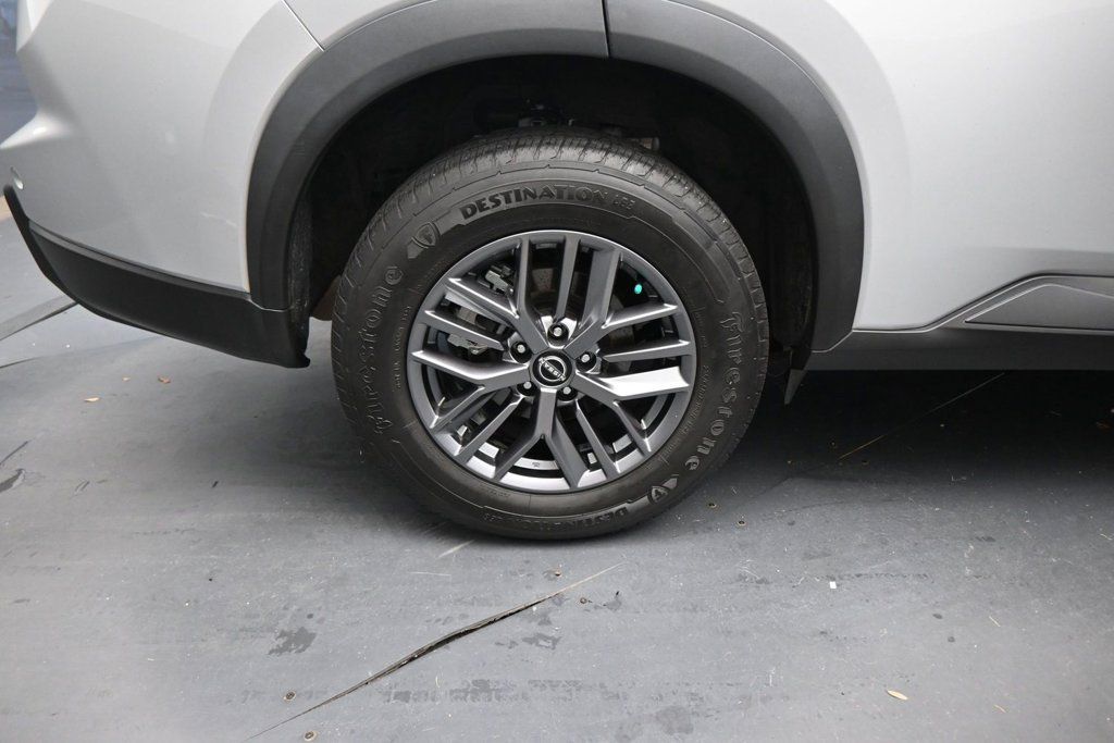 Used 2024 Nissan Rogue S AWD/4WD image 20