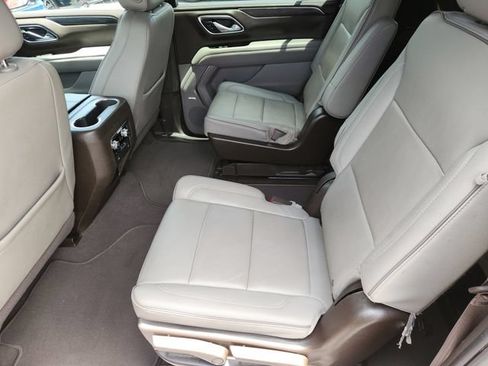 Used 2023 GMC Yukon XL SLT w/ SLT Luxury Package RWD image 27