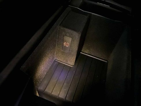 Used 2023 BMW M550i xDrive w/ Executive Package image 39