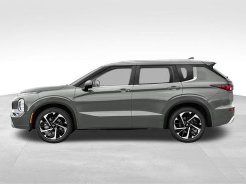 Used 2023 Mitsubishi Outlander SE FWD image 3