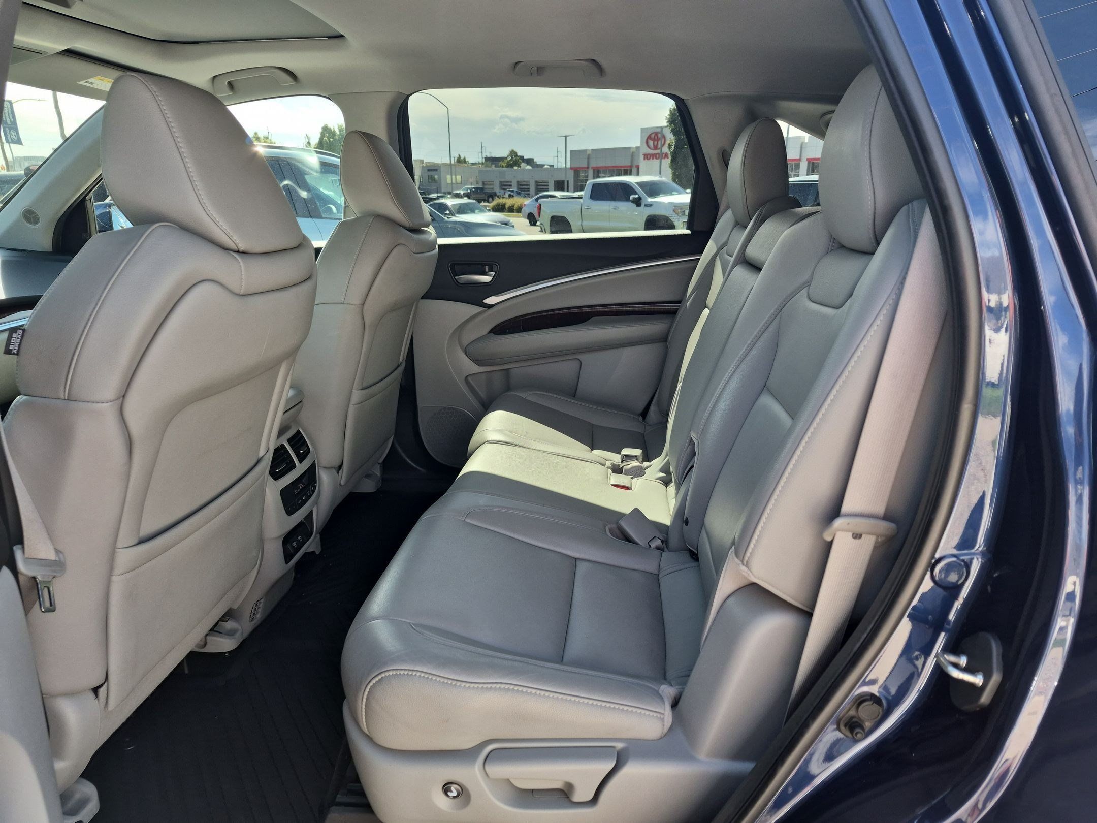 Used 2018 Acura MDX w/ Technology Package AWD/4WD image 28
