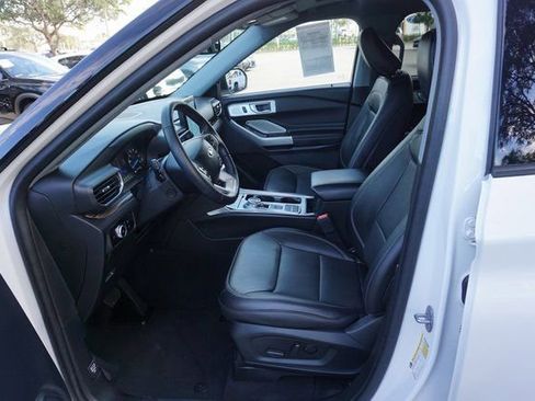 Certified 2022 Ford Explorer Limited w/ Limited Technology Package image 8