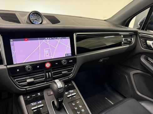 Certified 2024 Porsche Macan image 19