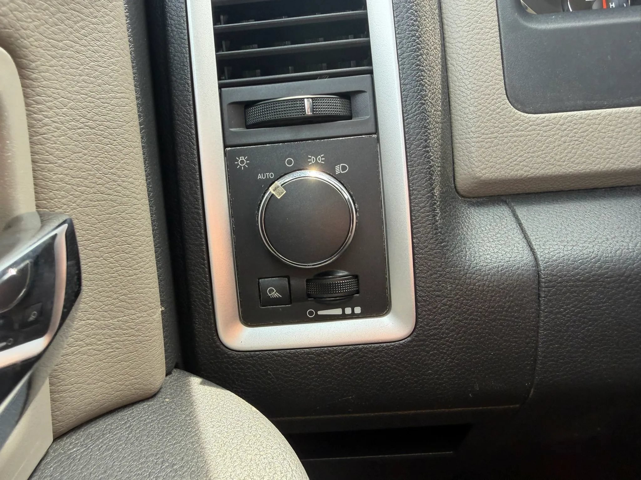 Used 2012 RAM 1500 Classic SLT AWD/4WD image 20