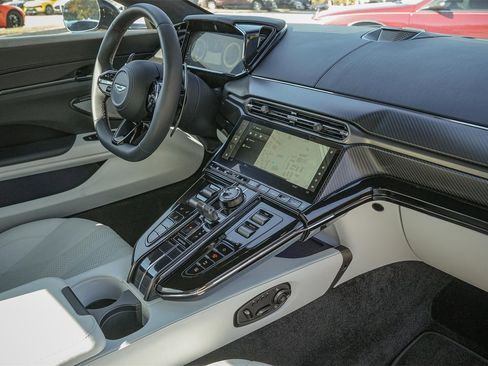 New 2025 Aston Martin V8 Vantage Coupe image 38