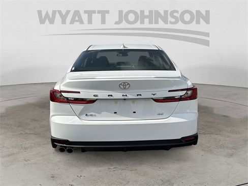 Used 2025 Toyota Camry SE image 4