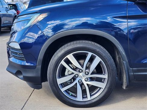 Certified 2018 Honda Pilot Touring image 8