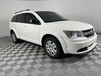 Used 2018 Dodge Journey SE image 1