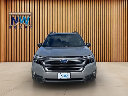 Used 2025 Subaru Forester Limited AWD/4WD image 2