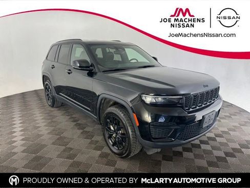Used 2024 Jeep Grand Cherokee Altitude AWD/4WD image 1
