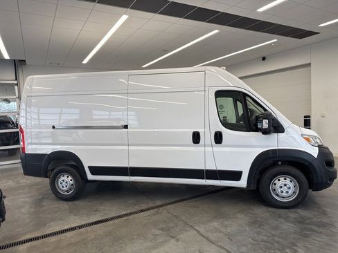 Used 2023 RAM ProMaster 3500 image 2
